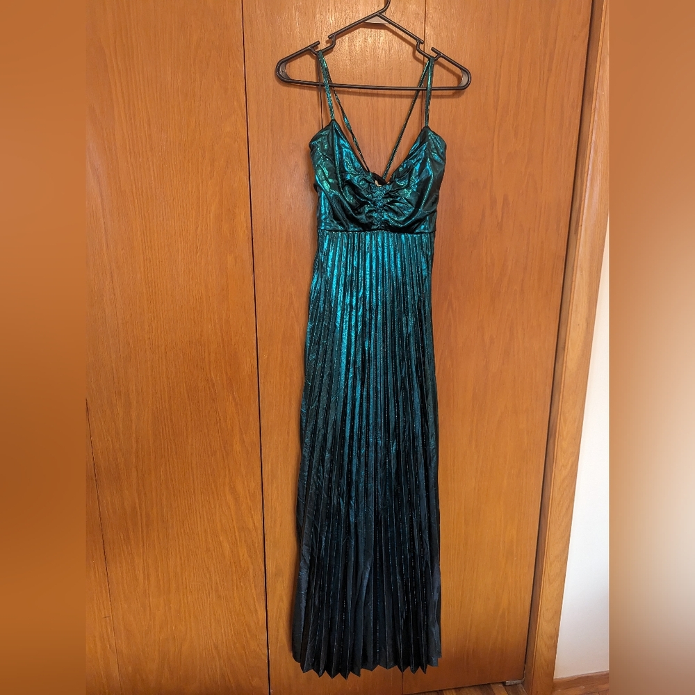 NWT Thirty Thirty Elegant Green Pleated Dress Size Medium and Large
